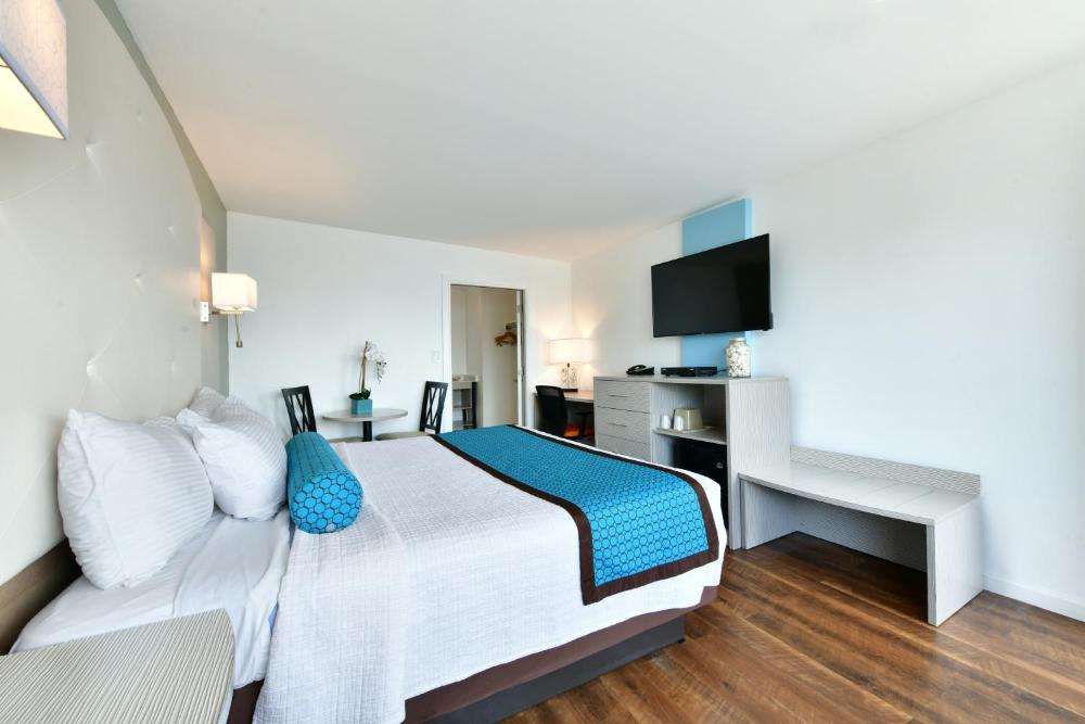 Superior King Room interior